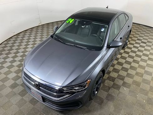 Used 2024 Volkswagen Jetta SE w/ Panoramic Sunroof Package FWD image 17