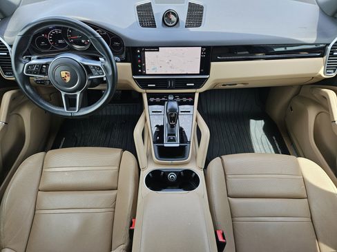 Certified 2022 Porsche Cayenne AWD/4WD image 24