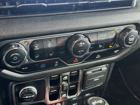 Used 2024 Jeep Wrangler Willys image 23