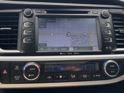 Used 2017 Toyota Highlander XLE AWD/4WD image 42