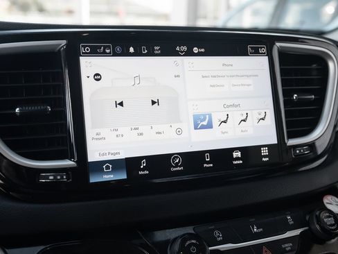 Used 2022 Chrysler Pacifica Touring-L FWD image 30
