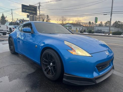 Used 2010 Nissan 370Z Coupe w/ Sport Pkg image 6