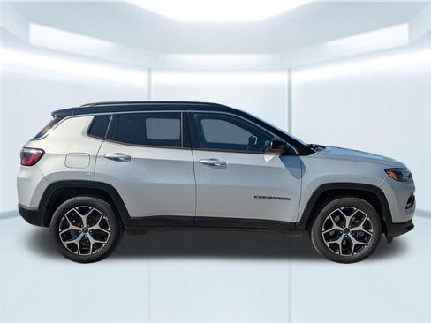 Used 2025 Jeep Compass Limited AWD/4WD image 7