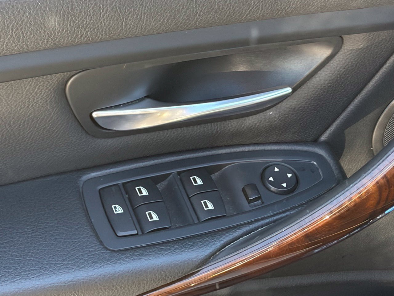 Used 2015 BMW 320i Sedan RWD image 6