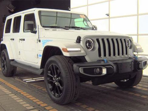 Used 2023 Jeep Wrangler Unlimited Sahara w/ Cold Weather Group AWD/4WD image 4
