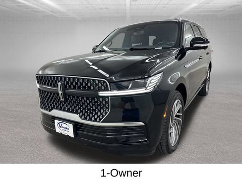 Used 2025 Lincoln Navigator Reserve AWD/4WD image 7