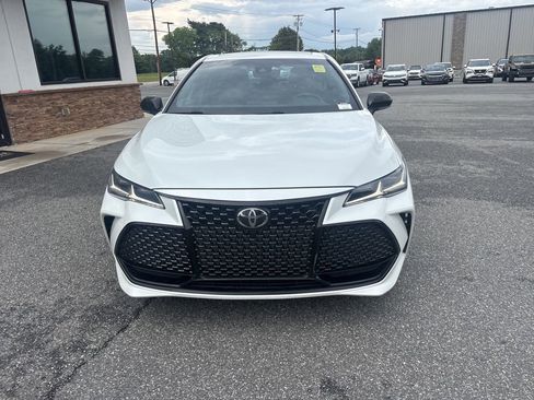 Used 2019 Toyota Avalon Touring FWD image 10
