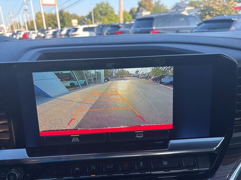 Used 2025 Chevrolet Silverado 1500 LT image 38