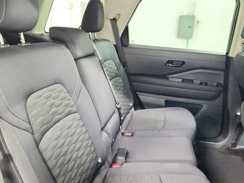 New 2025 Nissan Pathfinder SV image 28