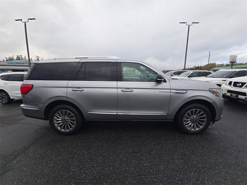 Used 2021 Lincoln Navigator 4WD image 12