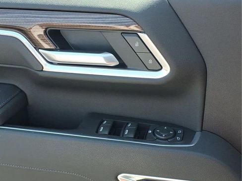 Used 2025 Chevrolet Silverado 2500 LT w/ Convenience Package image 19