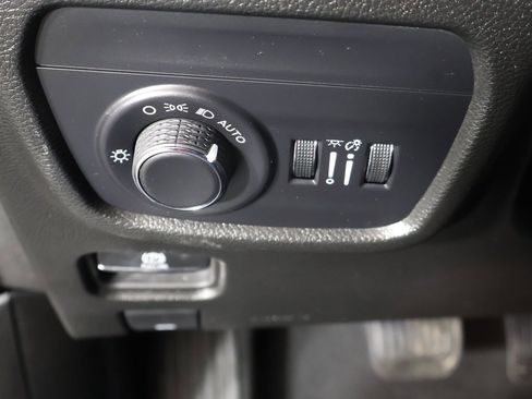 Used 2024 Jeep Grand Cherokee L Altitude image 39