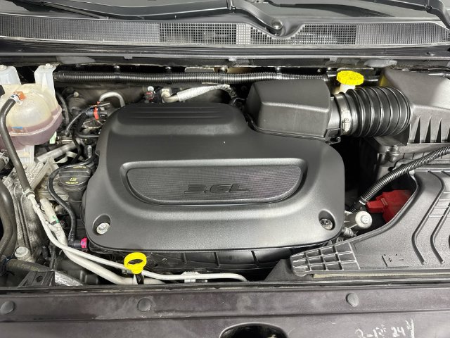 Used 2024 Chrysler Pacifica Touring-L FWD image 27
