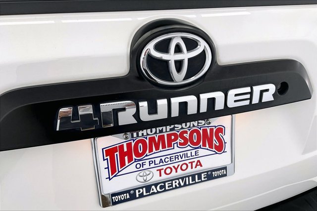 Used 2017 Toyota 4Runner TRD Off-Road Premium AWD/4WD image 32