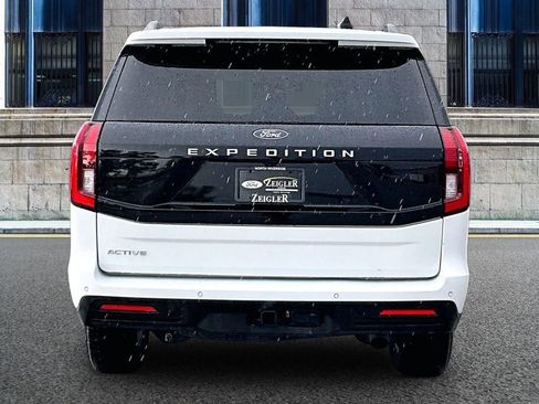Certified 2025 Ford Expedition Active AWD/4WD image 4
