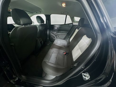 Used 2025 Chevrolet Trax LS image 27