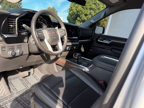 Used 2022 GMC Sierra 1500 SLT w/ SLT Premium Package image 2