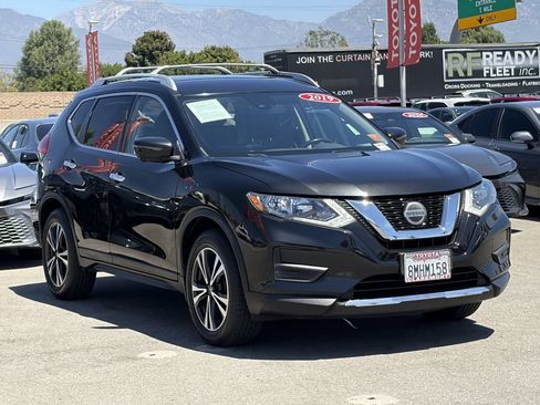 Used 2019 Nissan Rogue SV w/ Premium Package FWD image 46