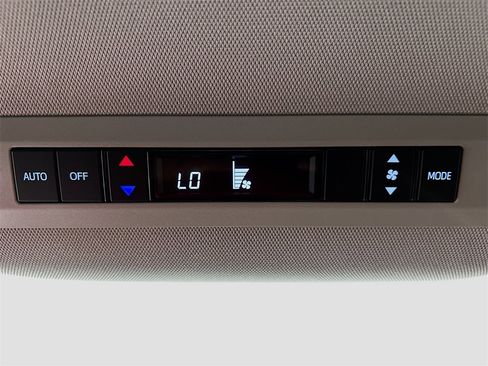 Used 2025 Toyota Sienna LE image 21