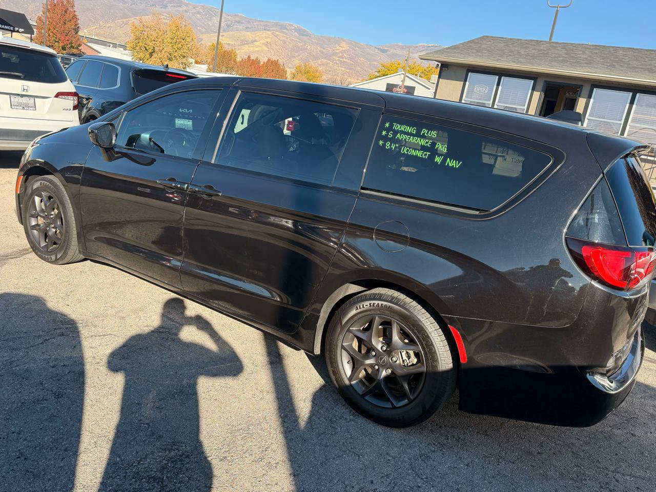 Used 2018 Chrysler Pacifica Touring Plus w/ S Appearance Package FWD image 5
