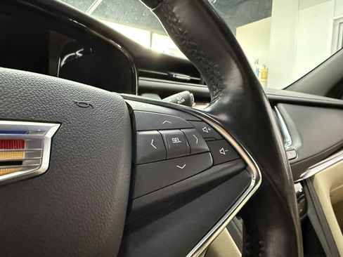 Used 2019 Cadillac XT5 AWD image 16