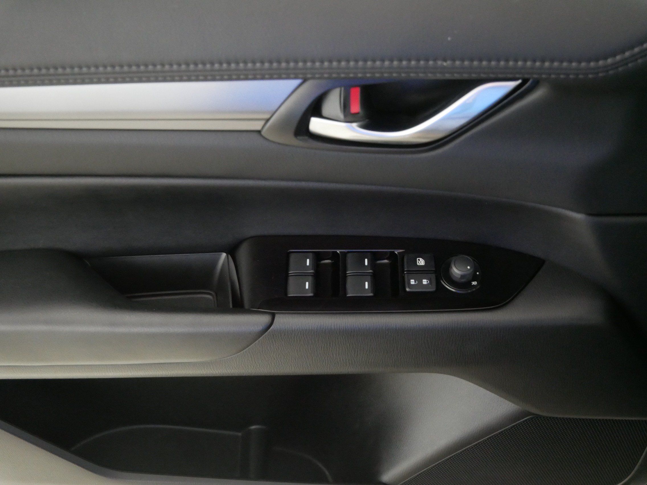 Used 2025 MAZDA CX-5 AWD 2.5 S w/ Select Package image 19