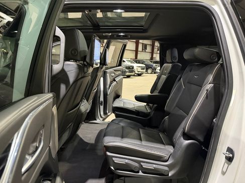 Used 2021 Cadillac Escalade ESV Sport w/ Driver Assist Tech Package AWD/4WD image 17
