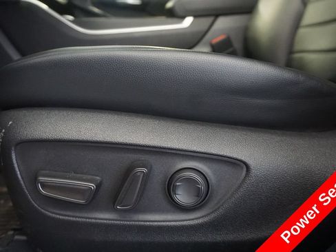 Used 2023 Toyota Highlander XLE AWD/4WD image 6