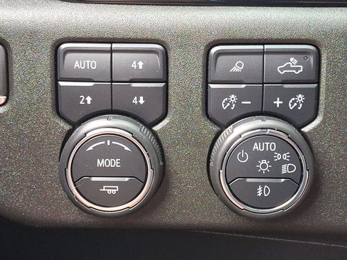 Used 2024 Chevrolet Silverado 2500 LTZ w/ LTZ Convenience Package AWD/4WD image 24