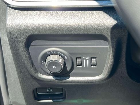 Used 2025 Jeep Grand Cherokee L Overland AWD/4WD image 19