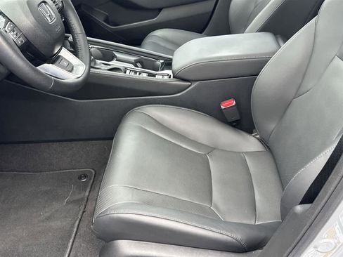 Used 2025 Honda Accord Touring image 11