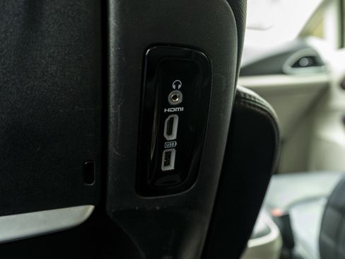 Used 2019 Chrysler Pacifica Touring-L Plus w/ Advanced Safetytec Group image 42