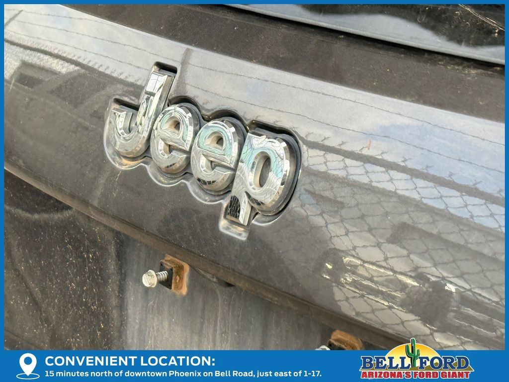 Used 2018 Jeep Grand Cherokee Limited AWD/4WD image 17