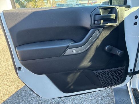 Used 2016 Jeep Wrangler Unlimited Sport w/ Max Tow Package image 11