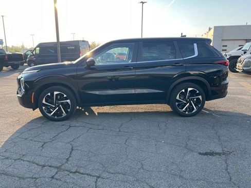 Used 2022 Mitsubishi Outlander ES AWD/4WD image 2