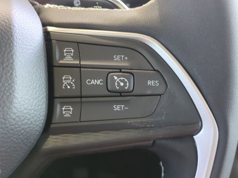 New 2025 Jeep Grand Cherokee Altitude image 28