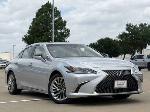 Used 2019 Lexus ES 300h w/ Accessory Package 2 FWD image 2