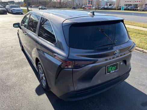Used 2023 Toyota Sienna LE image 10
