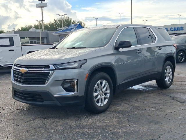 Used 2023 Chevrolet Traverse LS FWD image 2