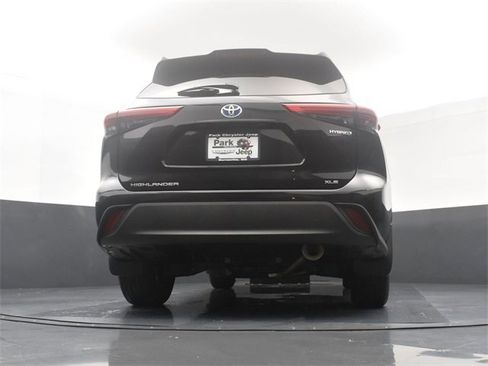 Used 2022 Toyota Highlander XLE image 24