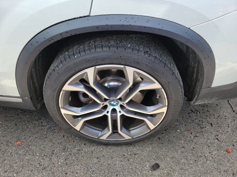 Used 2025 BMW X5 xDrive50e w/ Parking Assistance Package AWD/4WD image 6