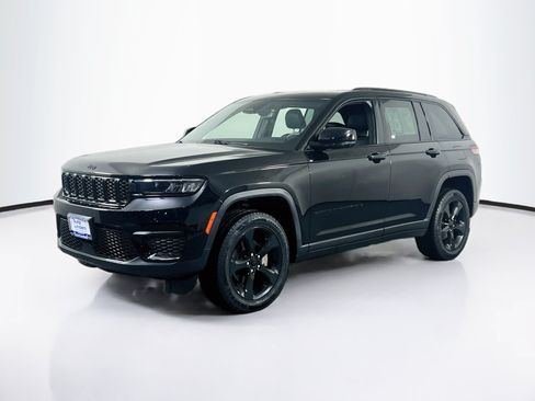Used 2023 Jeep Grand Cherokee Altitude AWD/4WD image 1