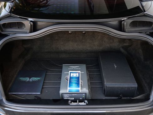 Used 2024 Aston Martin DB12 Coupe image 27