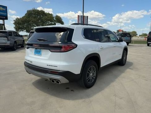 Certified 2025 GMC Acadia Elevation AWD/4WD image 8