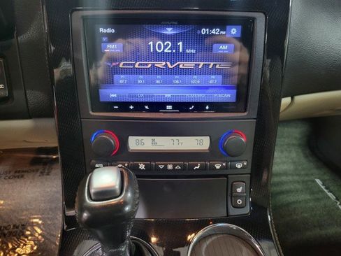 Used 2005 Chevrolet Corvette Coupe w/ Preferred Equipment Group RWD image 21