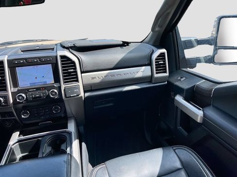 Used 2021 Ford F250 Lariat w/ Lariat Ultimate Package AWD/4WD image 24