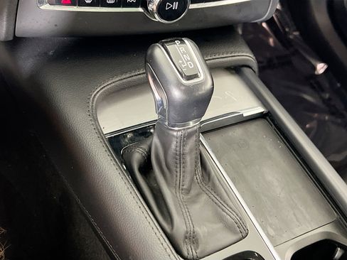 Used 2022 Volvo XC90 T5 Momentum w/ Climate Package image 16