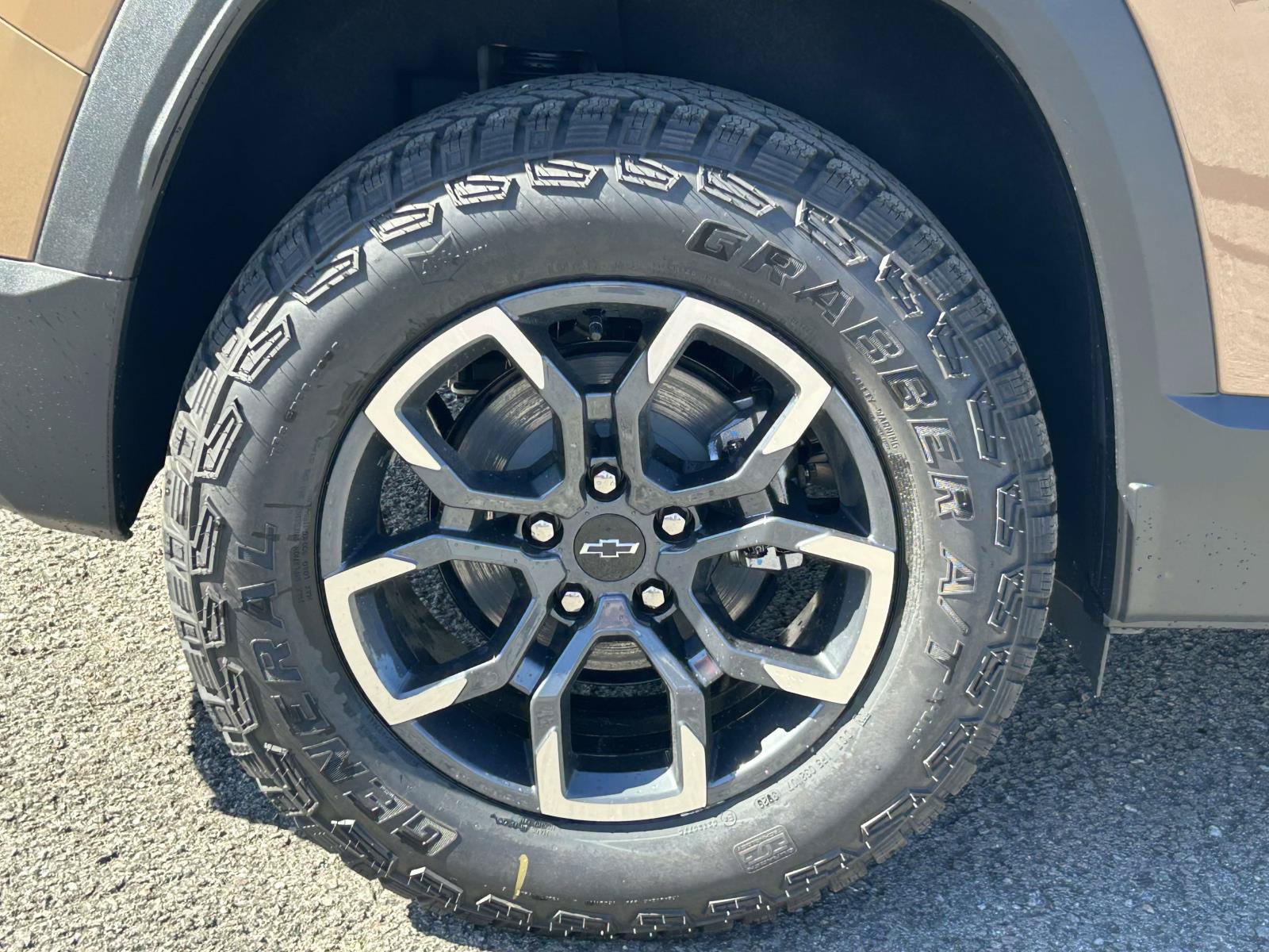 New 2027 Chevrolet Equinox ACTIV w/ Safety and Technology Package AWD/4WD image 9