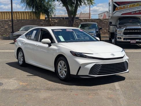 Used 2025 Toyota Camry LE FWD image 3