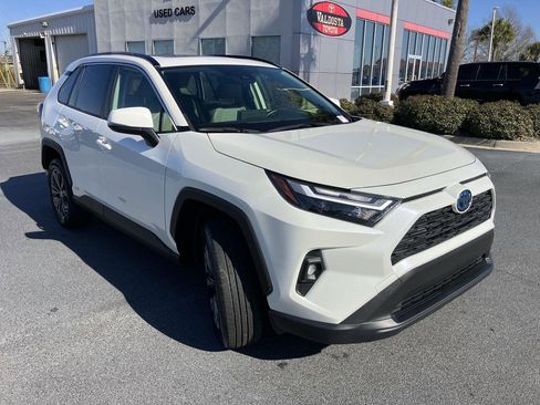 Used 2022 Toyota RAV4 XLE Premium image 7